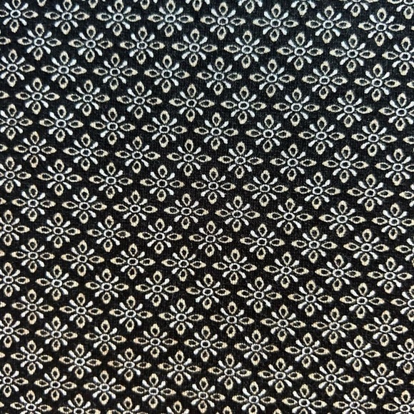 Ann Taylor LOFT Geometric Pencil Skirt L Black White Stretch Pull-On - Picture 2 of 4